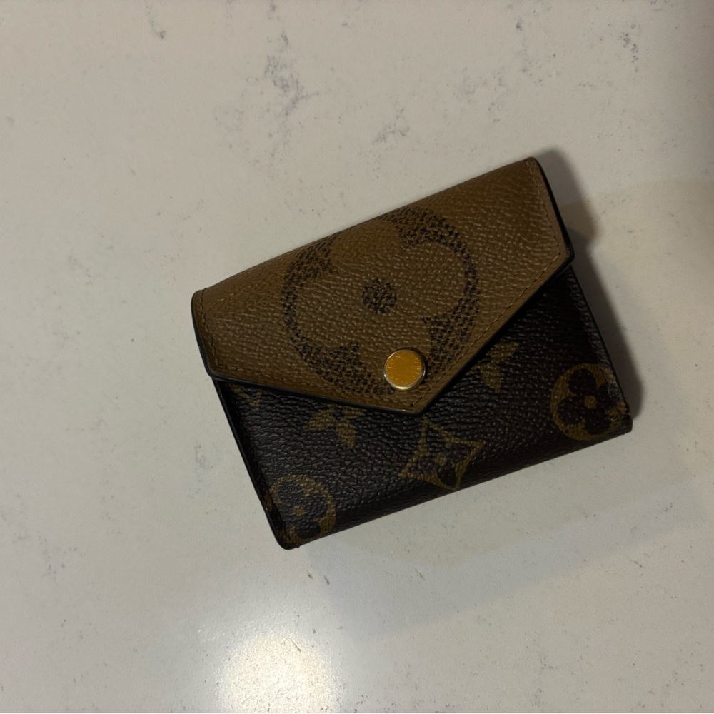 Louis Vuitton reverse monogram  Zoe compact wallet